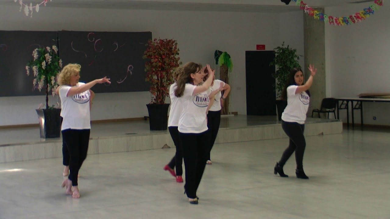 Baile en grupo meneito Sarandonga