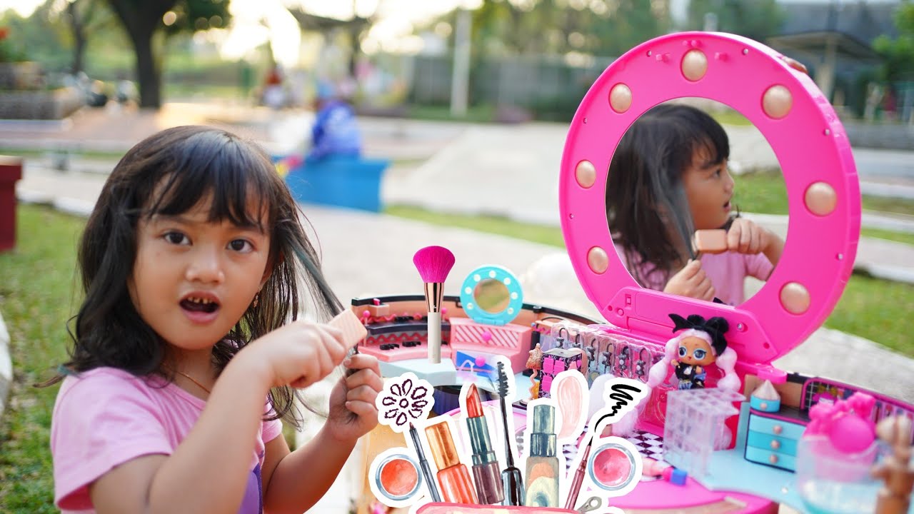 BERMAIN DI TAMAN ❤️ DAPAT HADIAH MAKE UP MAKE AN  DARI MAMAH | Salsa and Family