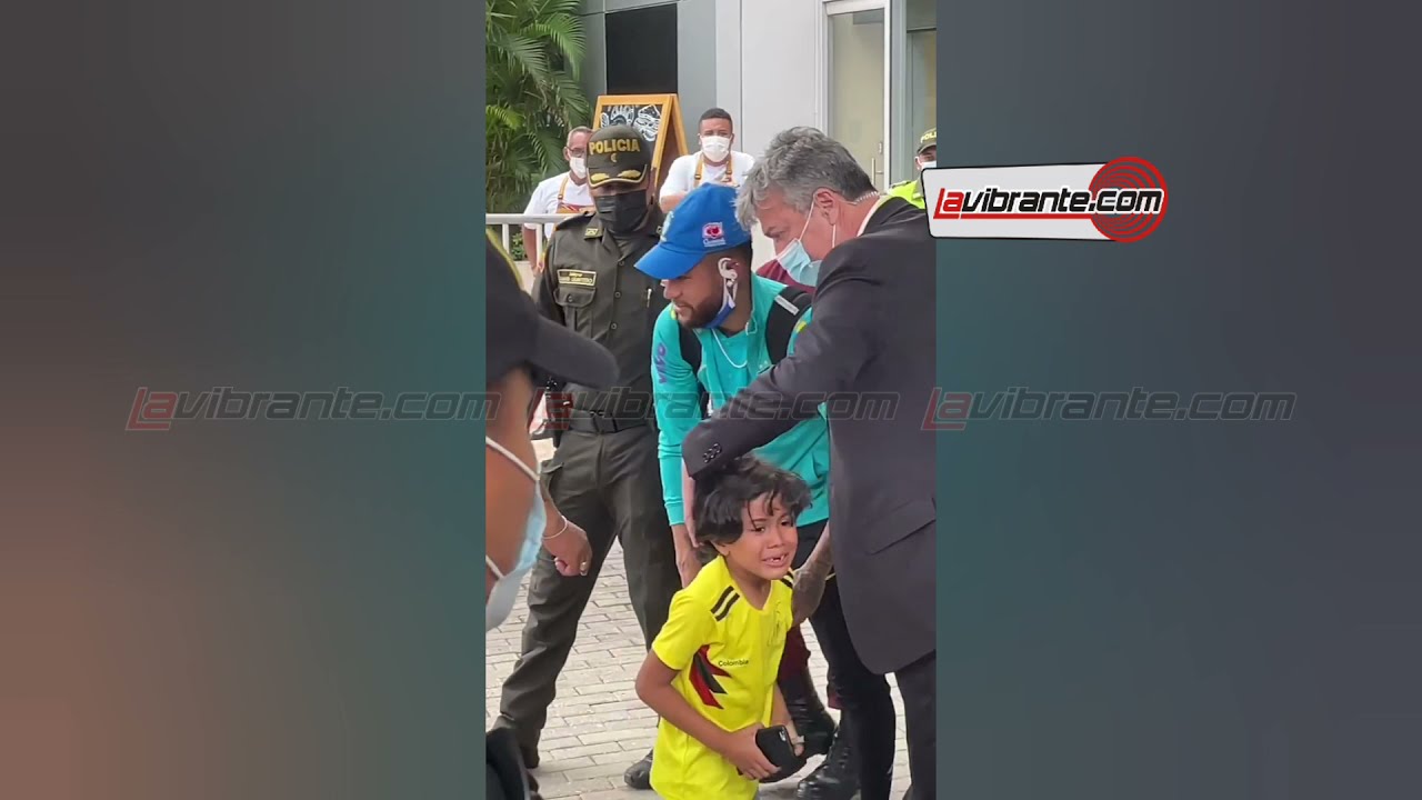El noble gesto de Neymar al saludar a un niño colombiano que comienza a llorar de la emoción