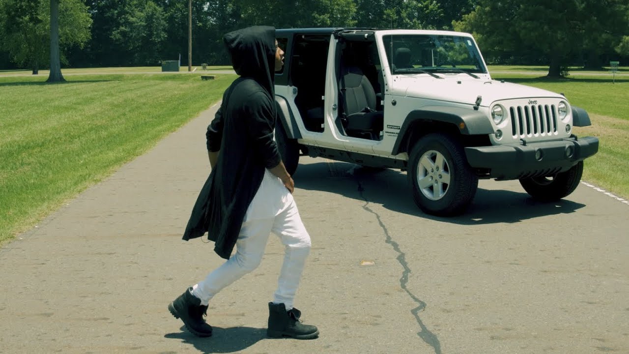 Starringo - different (Official Music Video)
