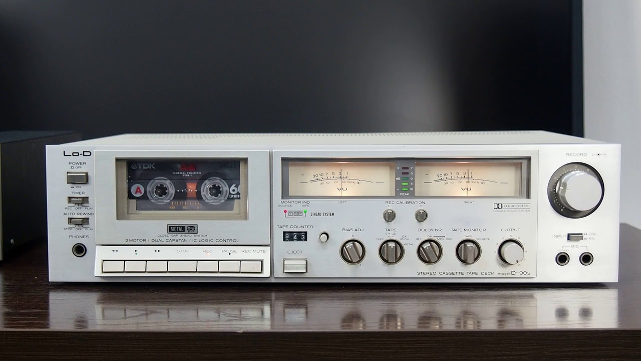 Lo-D D-90S ￥79,800(1979年発売) Сквозной канал, три аудио головки, кассетная дека высшего класса.