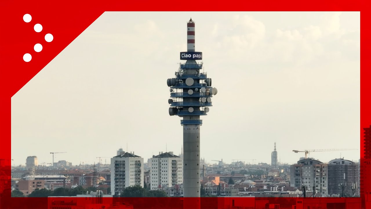L'omaggio di Mediaset sulla torre degli studi di Cologno Monzese: le immagini dal drone