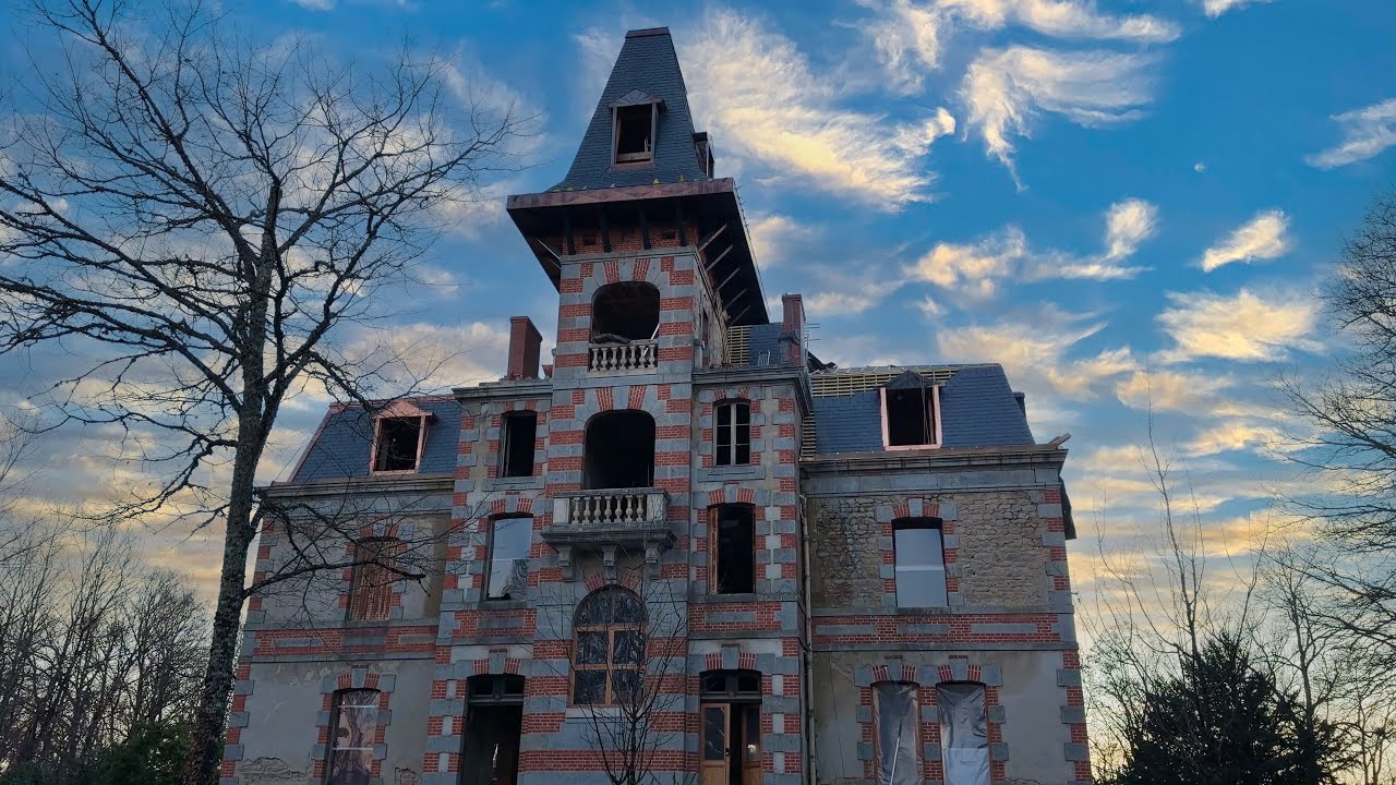 Two sides of the chateau, brings a new perspective.