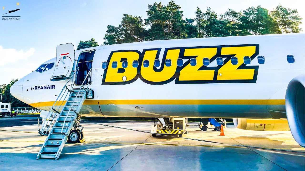 [4K] TRIP REPORT | Is it BUZZ or RYANAIR ? :P | Boeing 737 MAX 8-200 | Warsaw Modlin to Szczecin