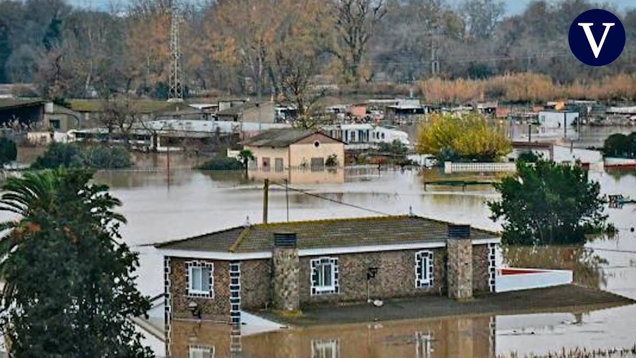 Zaragoza ve inundado su entorno por el Ebro pero sortea los estragos más temidos