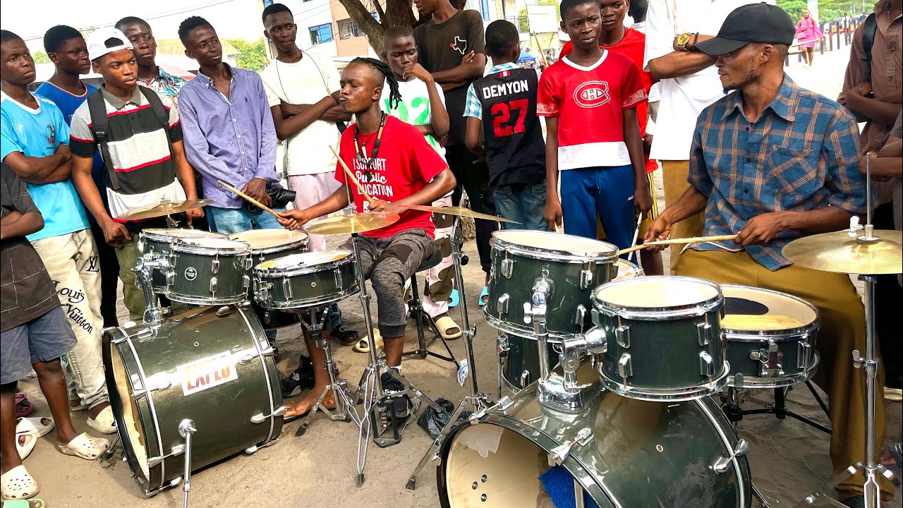 BATTLE  DE RUE  DE BATTEURS DU CENTRE BOYA TOYEKOLA AVEC STEROY