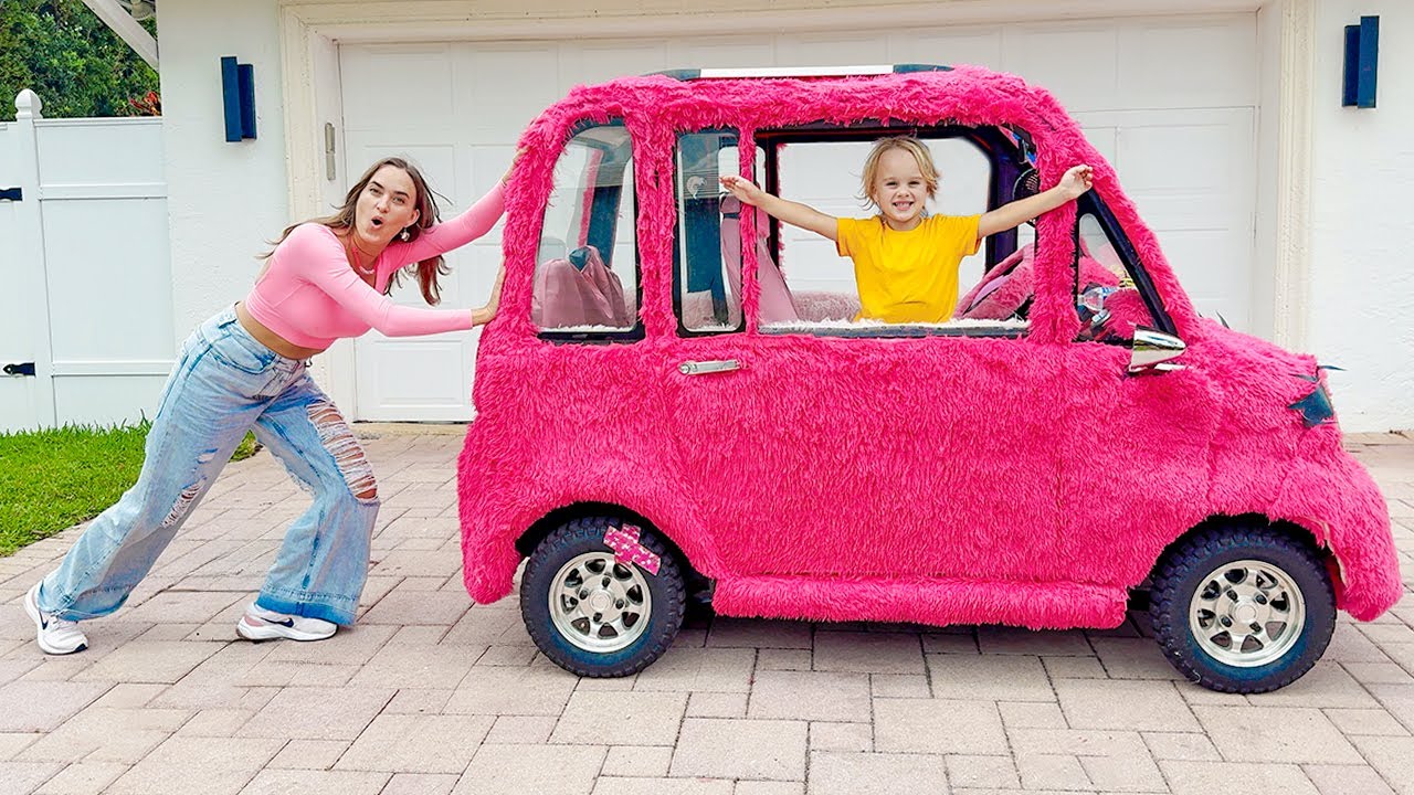 O Chris ajuda a mamã com o carro cor-de-rosa