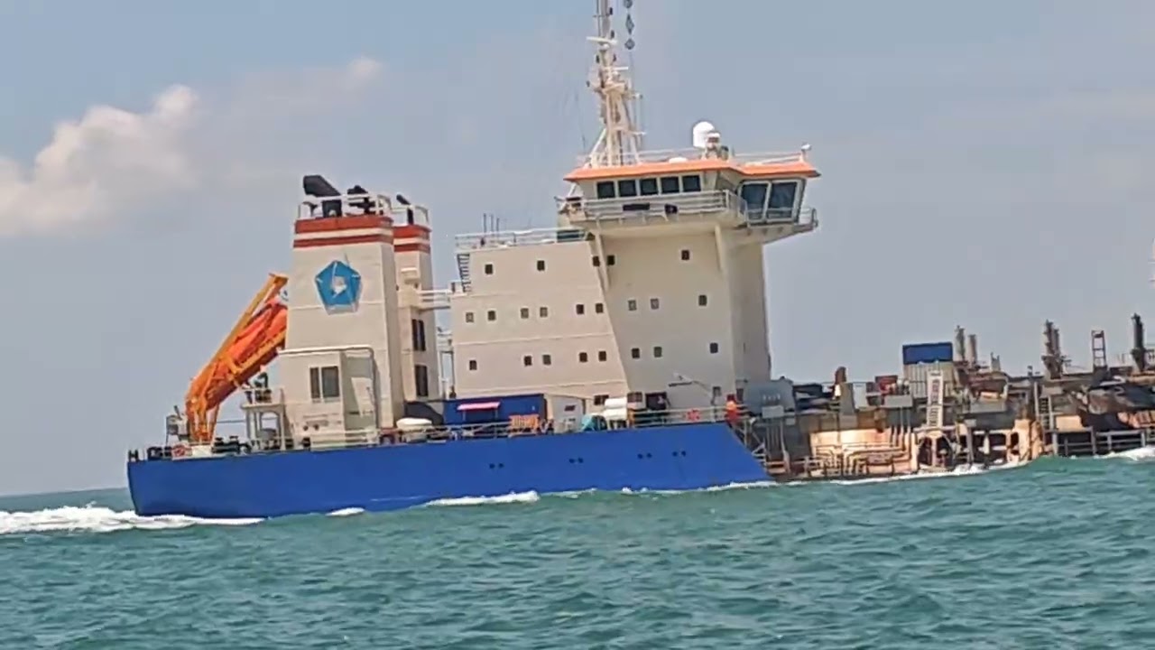 Crossing the Malacca Straits with @ancalasjourney 