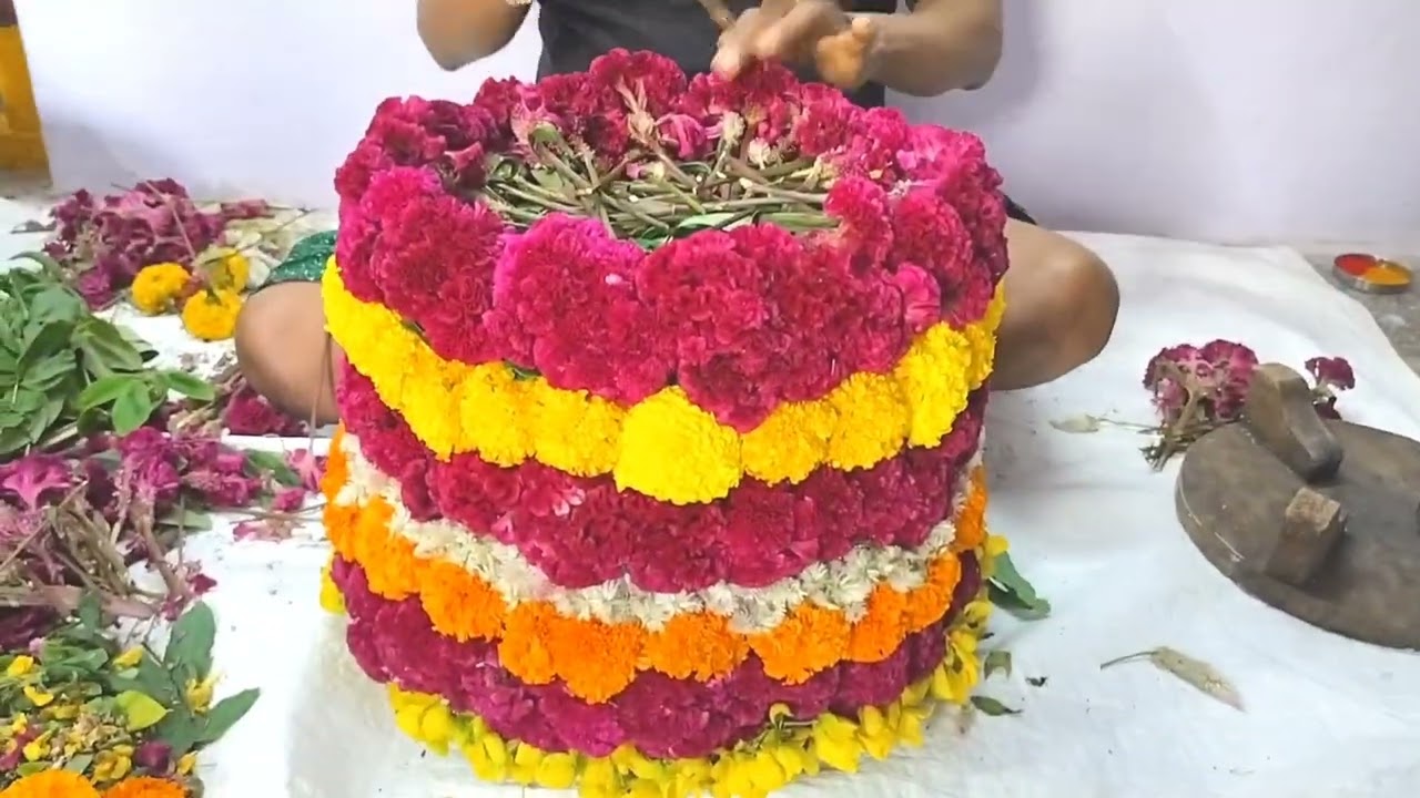 🌼VibrantBathukammaMaking#preparingFor TheTelanganaFlowerFestival#Quick&TraditionalFlowerArrangement🌿