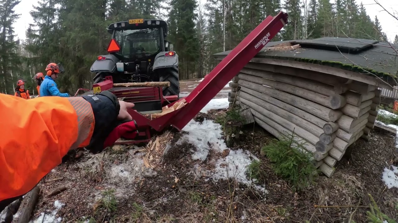 Metsuriopisjelijat havaintometsässä polttopuiden teossa. Miten Valtra ja Hakkipilke 2X pärjäsivät?