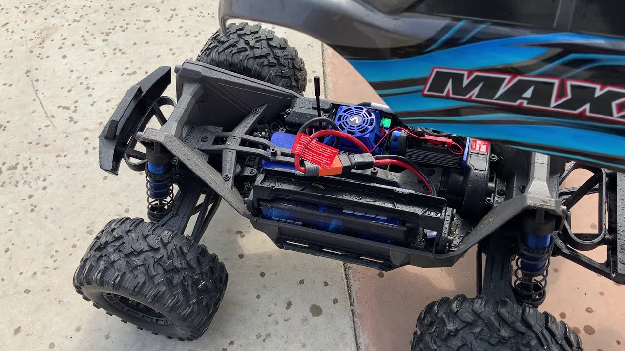 TRAXXAS MAXX BRUTAL SKATEPARK DURABILITY TEST!! This thing is a tank😳