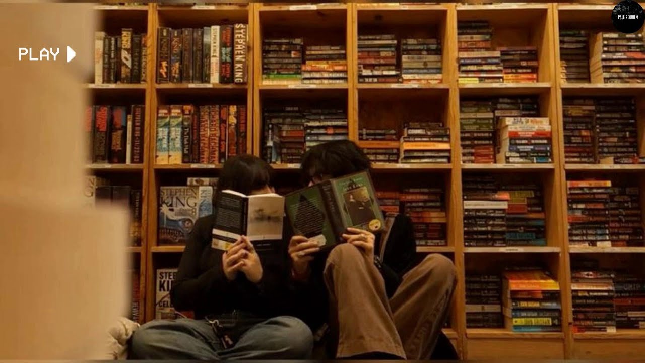 Dark Classical Academia - You&rsquo;re studying in a large library at midnight 🕯️