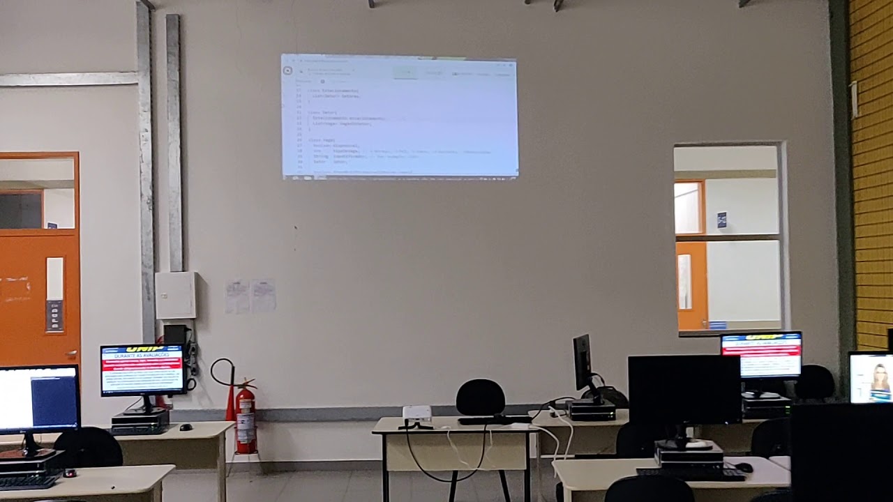 Projetor LG CineBeam PH550 Em sala de aula
