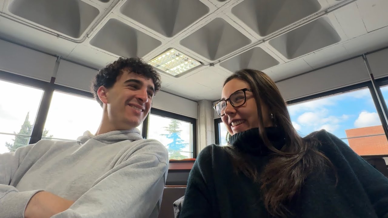 universitaria con un examen de civil