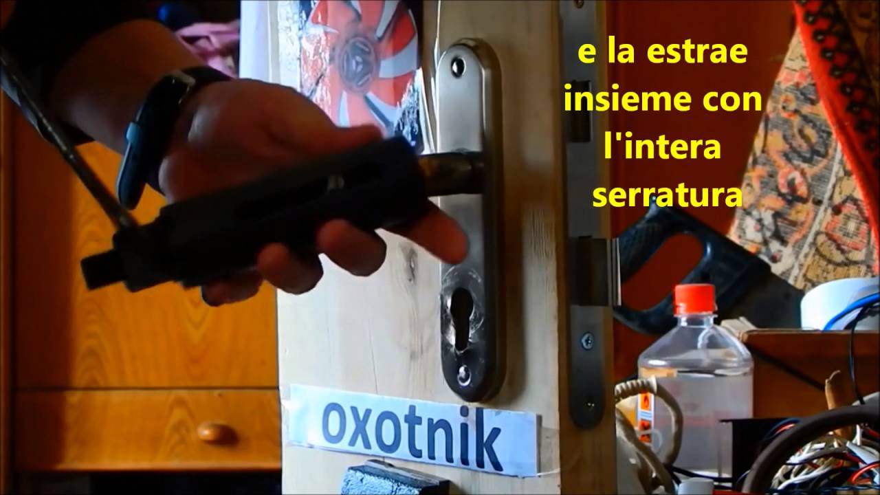 Furti in appartamento: lo scasso di serrature con trapano ed estrattore