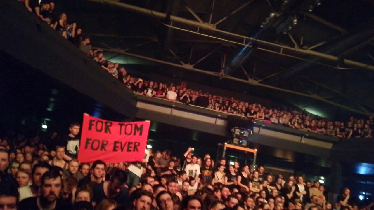 Dan Searle speak about his Brother Tom Searle ❤️ Architects live in Berlin (Columbia Halle 26.1.201)