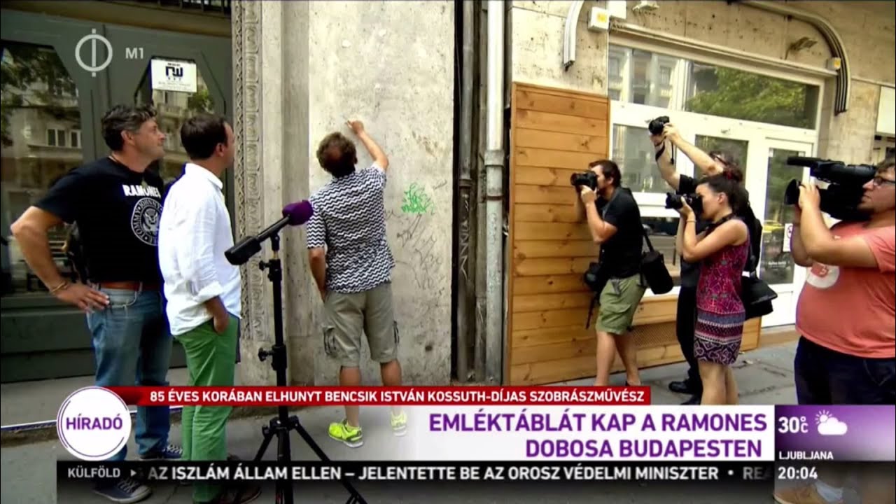 Emléktábla a Ramones magyar dobosának - M1