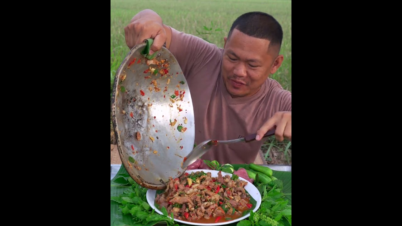วัวบ้านติดมัน!! ผัดใบยี่หร่าเผ็ดๆร้อนๆ I พี่จ่า