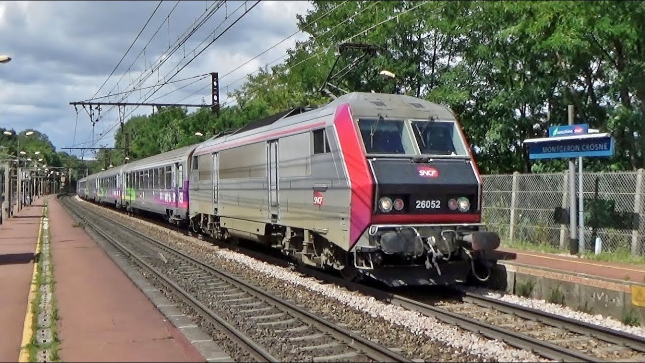 Trains TRAINSILIEN TGV TER INTERCITES et FRET Gare de Montgeron Crosne