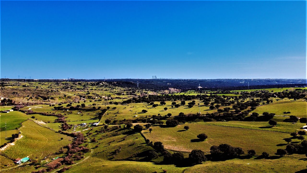 VIDEO DRON ^ESPECTACULAR FINCA CON INMEJORABLES VISTAS AL SKYLINE DE MADRID, EL PARDO Y A LA SIERRA