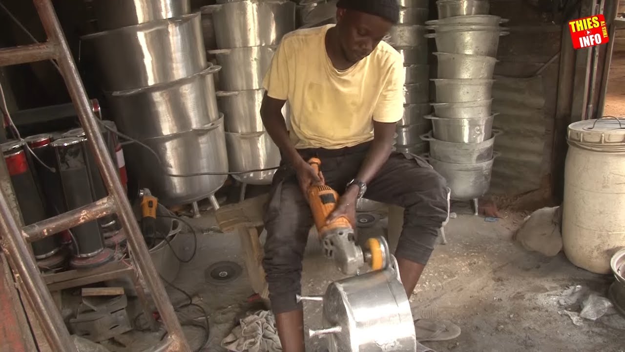 Visite d'une Fonderie de Fabrication de Marmite à Thiès