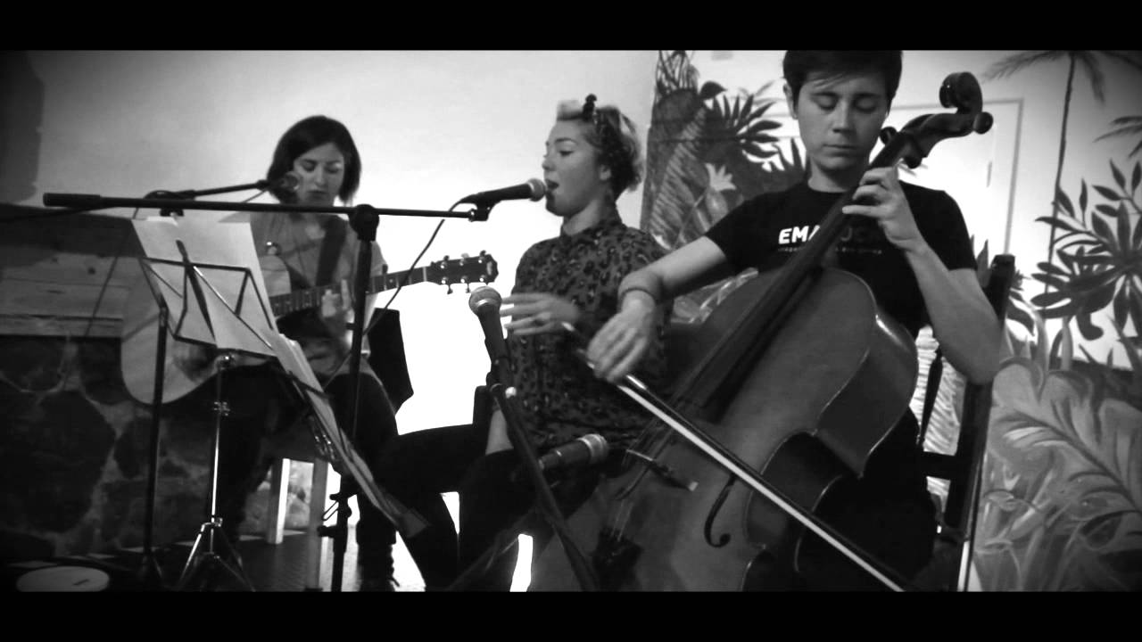 Miren (Napoka Iria) + Zaloa (Kokein) + Maite (Mursego) - Anari 