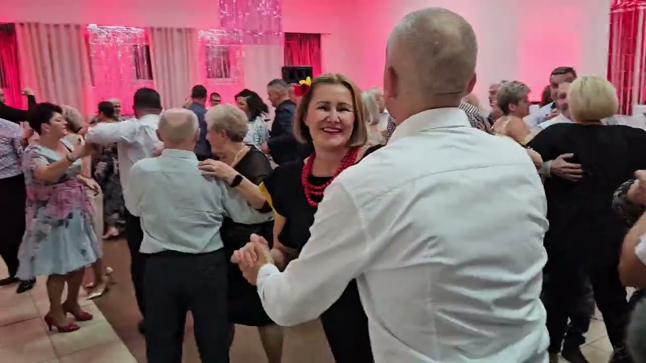 26 października 2024 Urocza tancerka znów się pojawiła Na tanecznej zabawie pod KIELCAMI w Sukowie