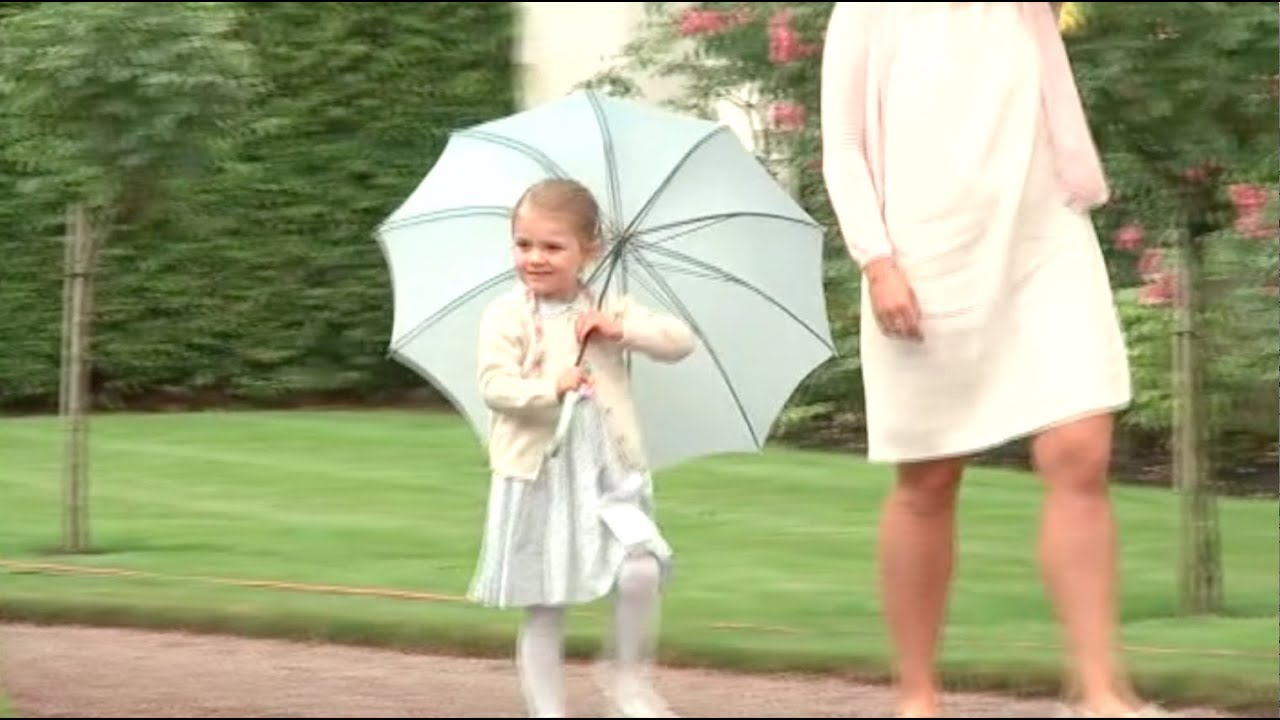 Coola Estelle på strålande humör under Victoriadagen