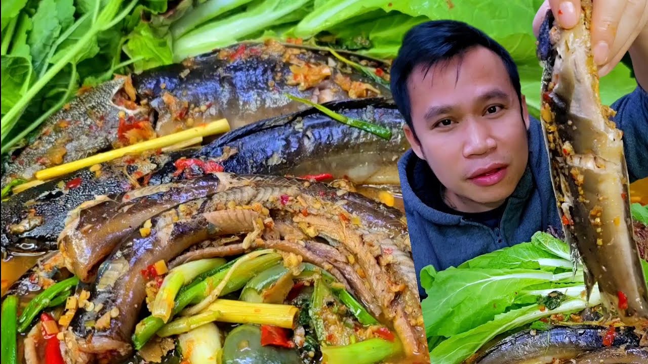 ผัดเผ็ดปลาไหล ปลาดุก เครื่องสมุนไพรหอมๆอร่อยมาก