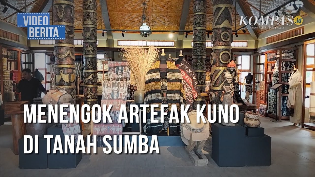 Penampakan Kendi Tiga Abad dan Kain Tenun Tua di Rumah Budaya Sumba