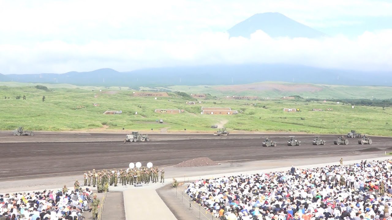 【ガルパン】「戦車道行進曲！パンツァーフォー！」 －陸上自衛隊第1音楽隊・富士学校音楽隊【総火演2017】