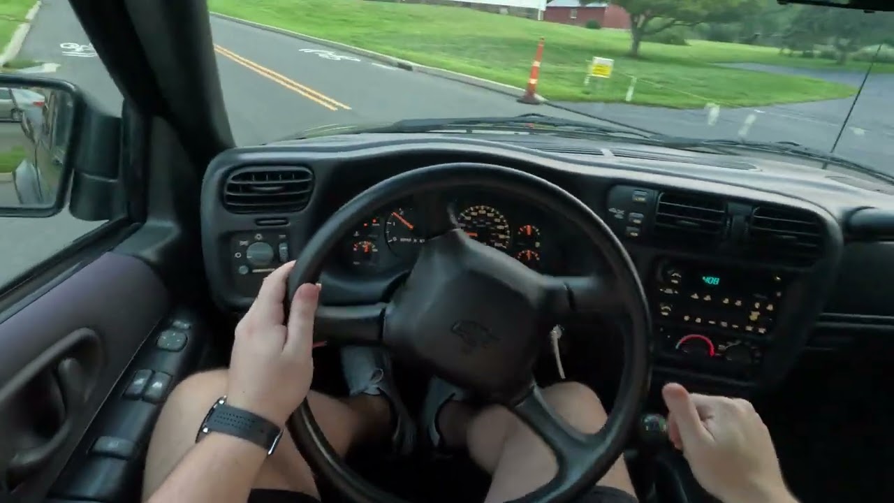 2003 Chevrolet S10 ZR2 manual with 32k original miles -  driving video