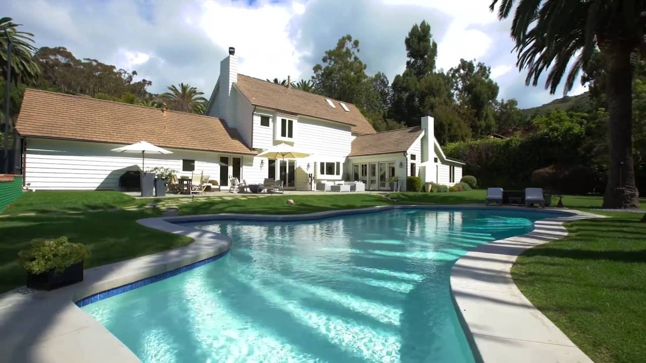 23122 Mariposa de Oro, Malibu 90265