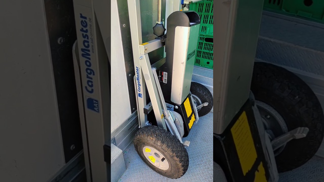 Cargomaster de Mercadona, carretilla salva escaleras automática.