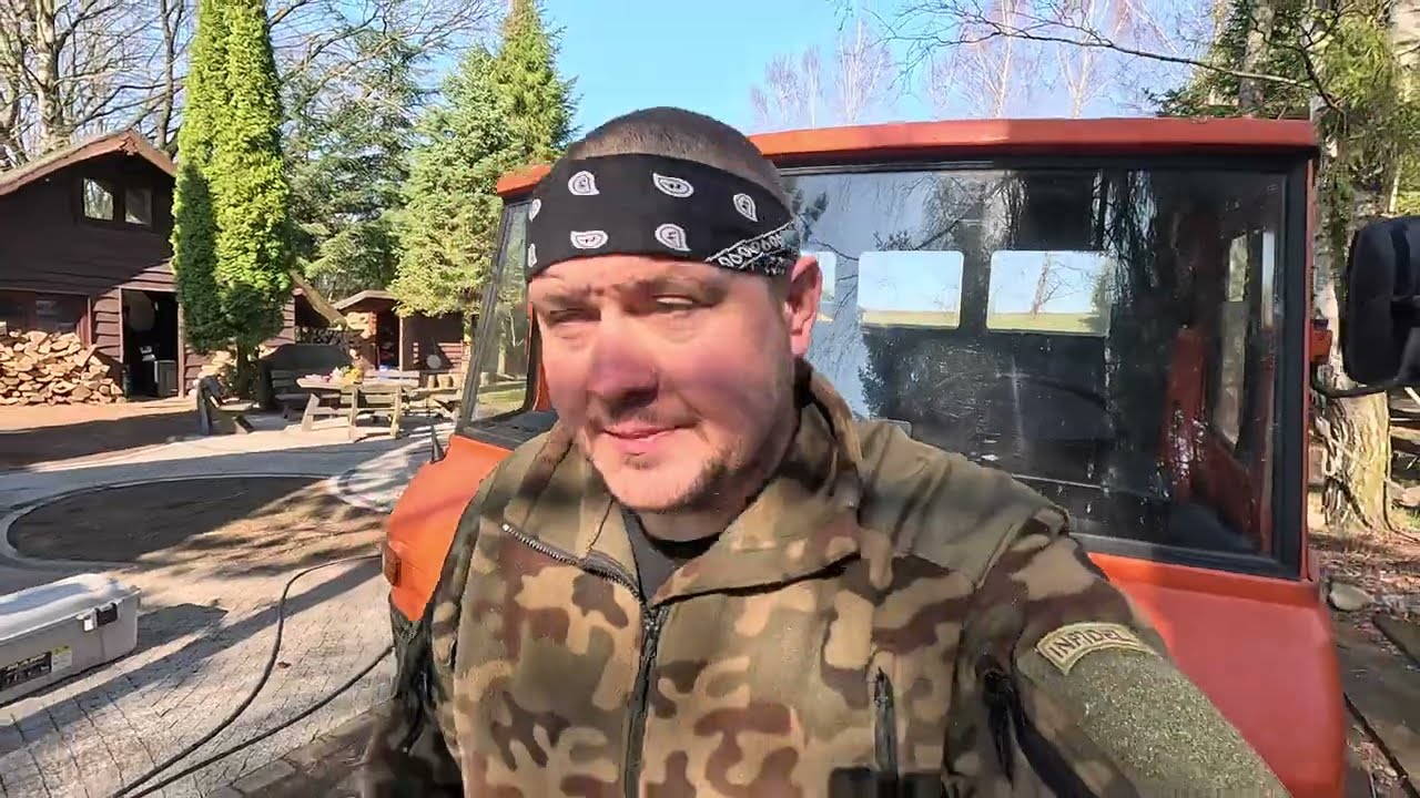 Koparka, Audi i UAZ  -KO