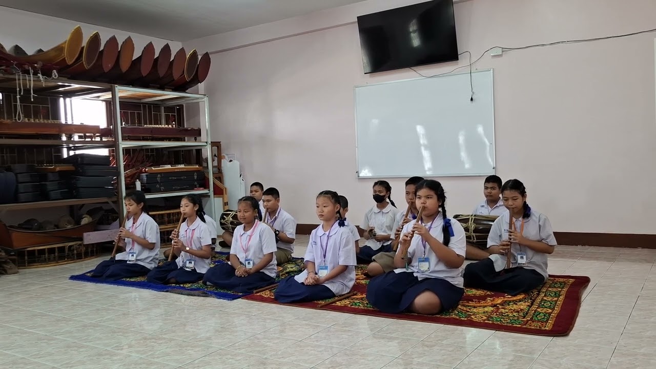 การแข่งขันขลุ่ยเพียงออหมู่ เพลงสร้อยลำปาง สองชั้น รางวัลชนะเลิศ โรงเรียนวัดอ้อมน้อย จังหวัดสมุทรสาคร