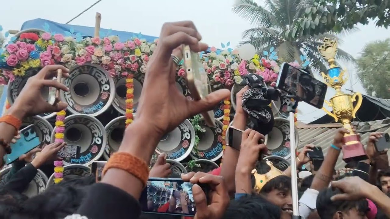 আজ দেনুড়ে সরস্বতী পুজোর উপলক্ষে রোড শো ফুল কম্পিটিশন 👑সাউন্ড কিং v🏆s ☠️বাপি সাউন্ড দেখো বন্ধুরা👍👍👍