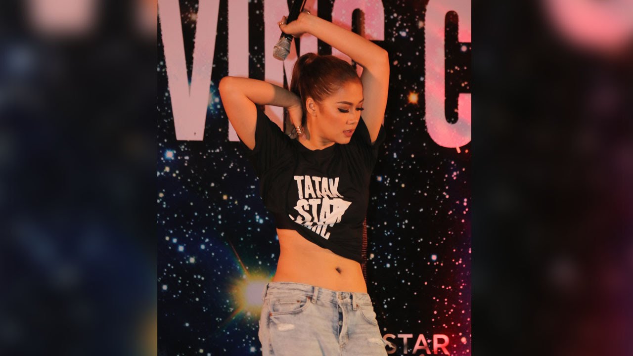 Maja Salvador shows how to say sorry in this dance performance