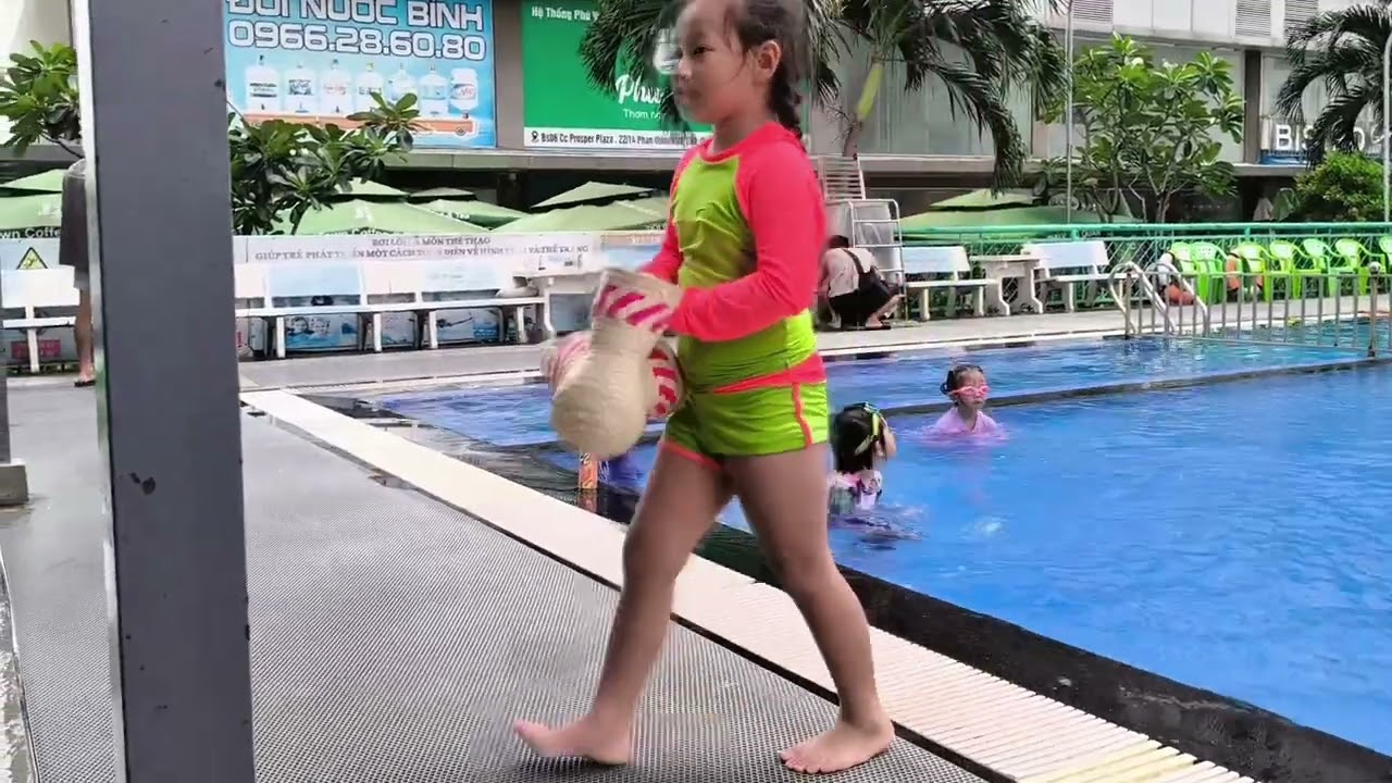 Buổi bơi đặc biệt của Rô Cúp? Cả 2 đã sẵn sàng chinh phục hồ bơi? #giadinhrocup #swimming #boi 