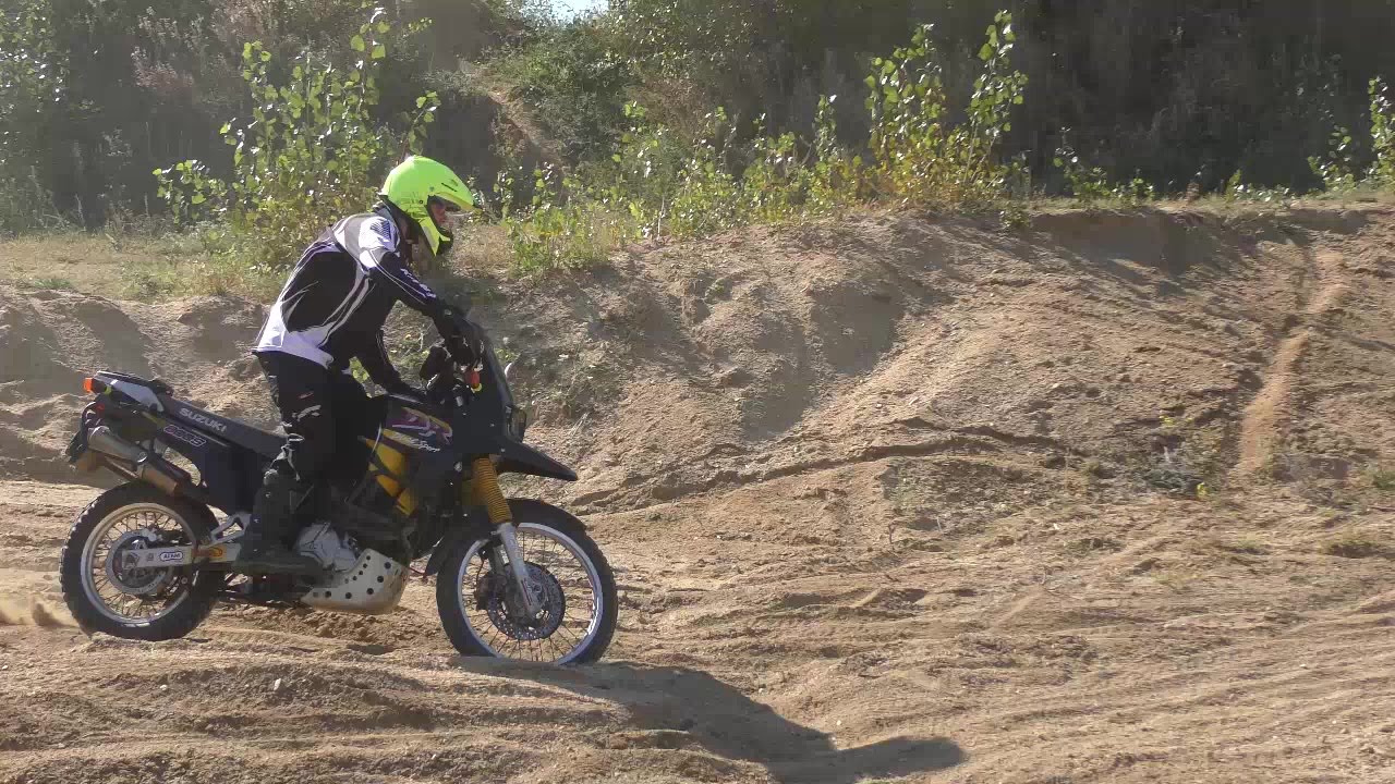 Suzuki DR 800s BIG - Yamaha XTZ 750 SuperTénéré - MITAS E07 tires