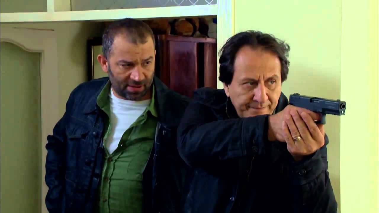 Hüsnü oğlunu kurtarır