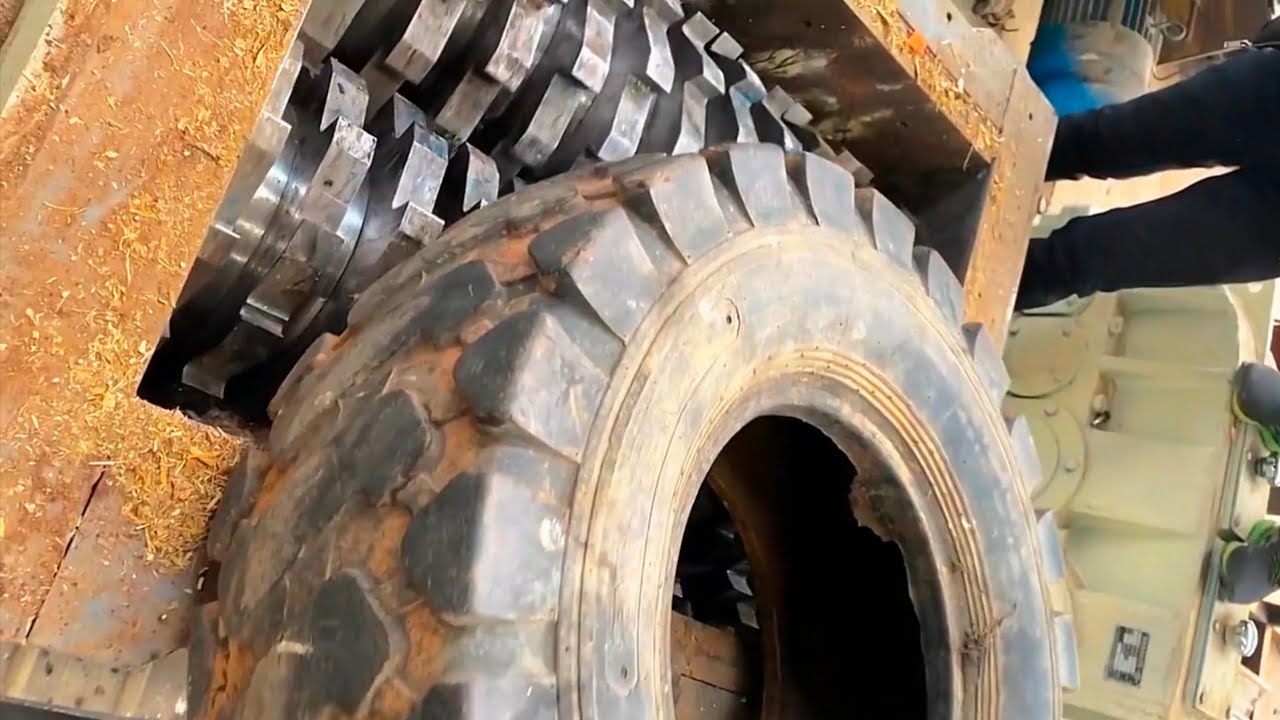 Giant Vehicle Tyre vs Shredder ! Shredding machine most satisfying moments