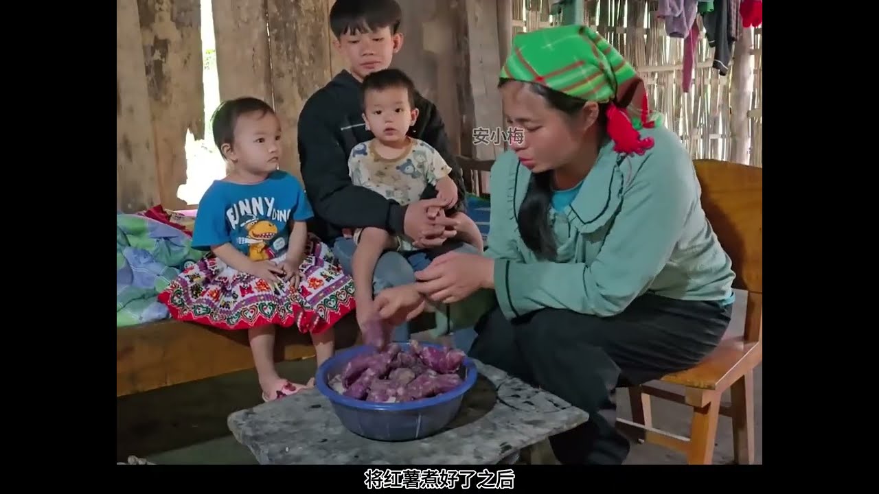 老人给妈妈去除了脸上的疤痕，小光也希望妈妈能够重拾信心