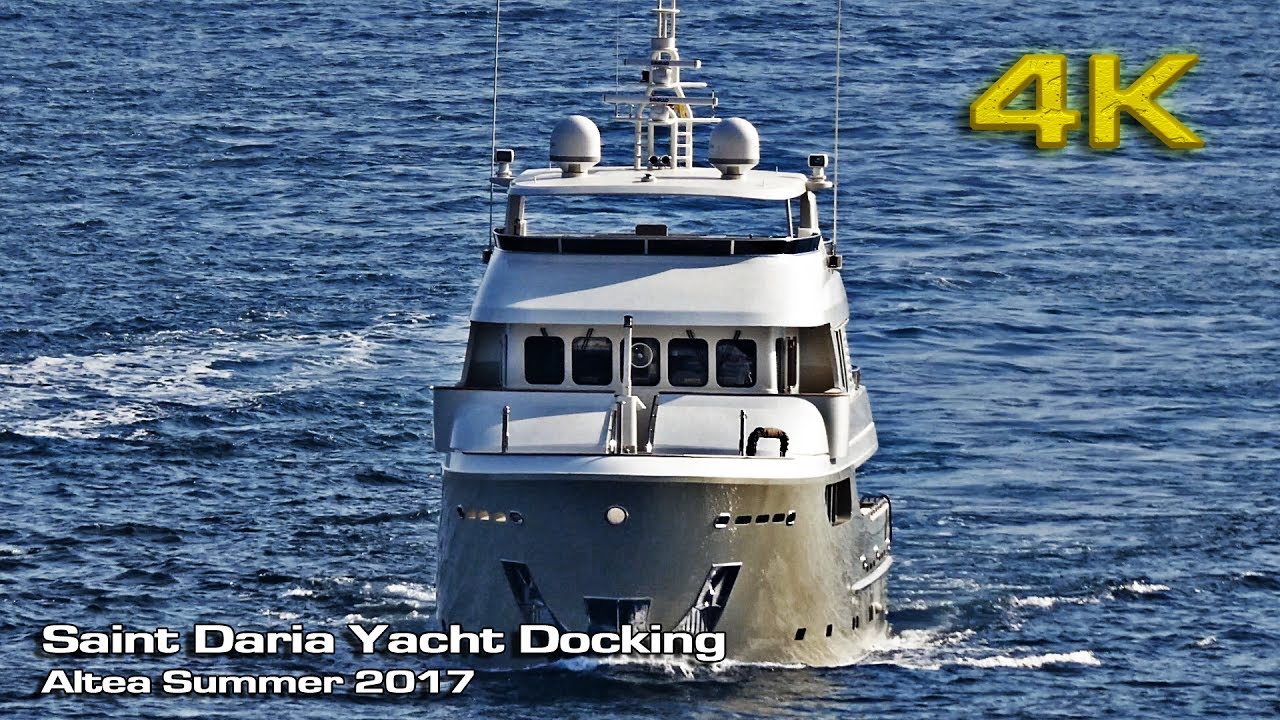 Saint Daria Yacht Docking [4K]