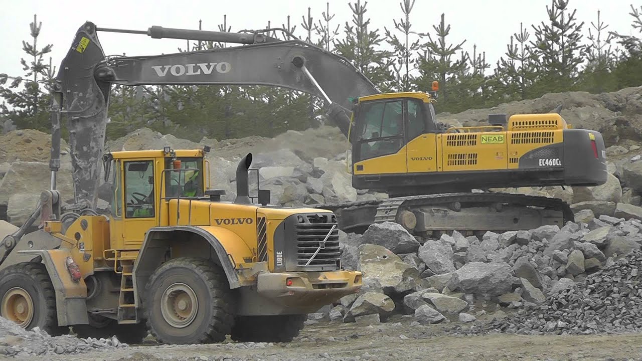 Volvo EC460CL And L180E At Work