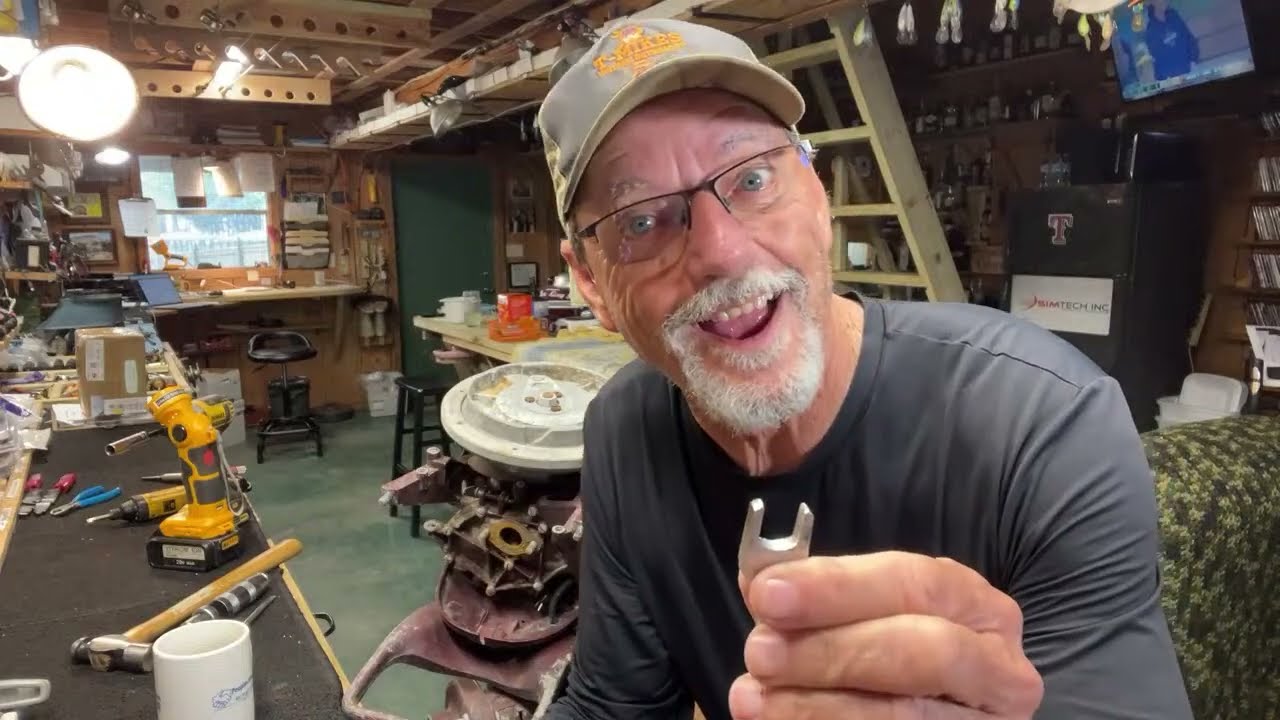 LIVE - T-Mike Tricks disassemble motor T-Mikes Vintage Outboards Restoration is live!
