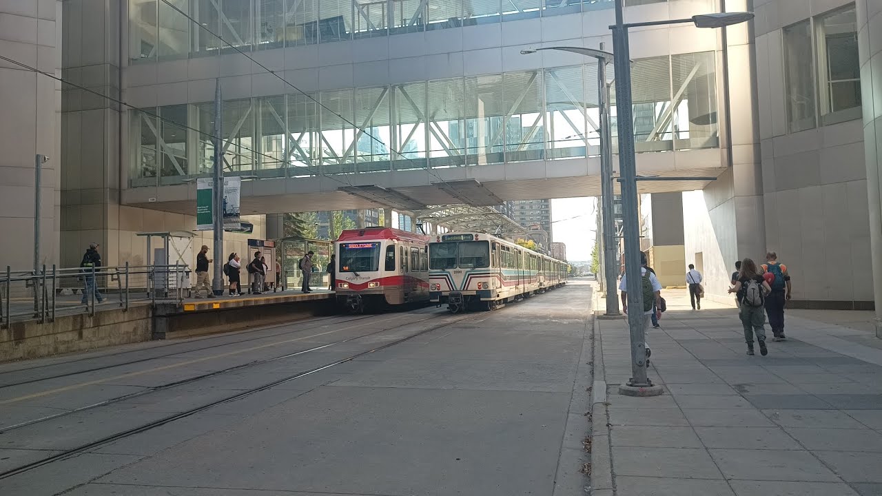 Calgary Transit Siemens S200 and Siemens D&uuml;wag U2 and Siemens Series SD160 all at 7th Street 