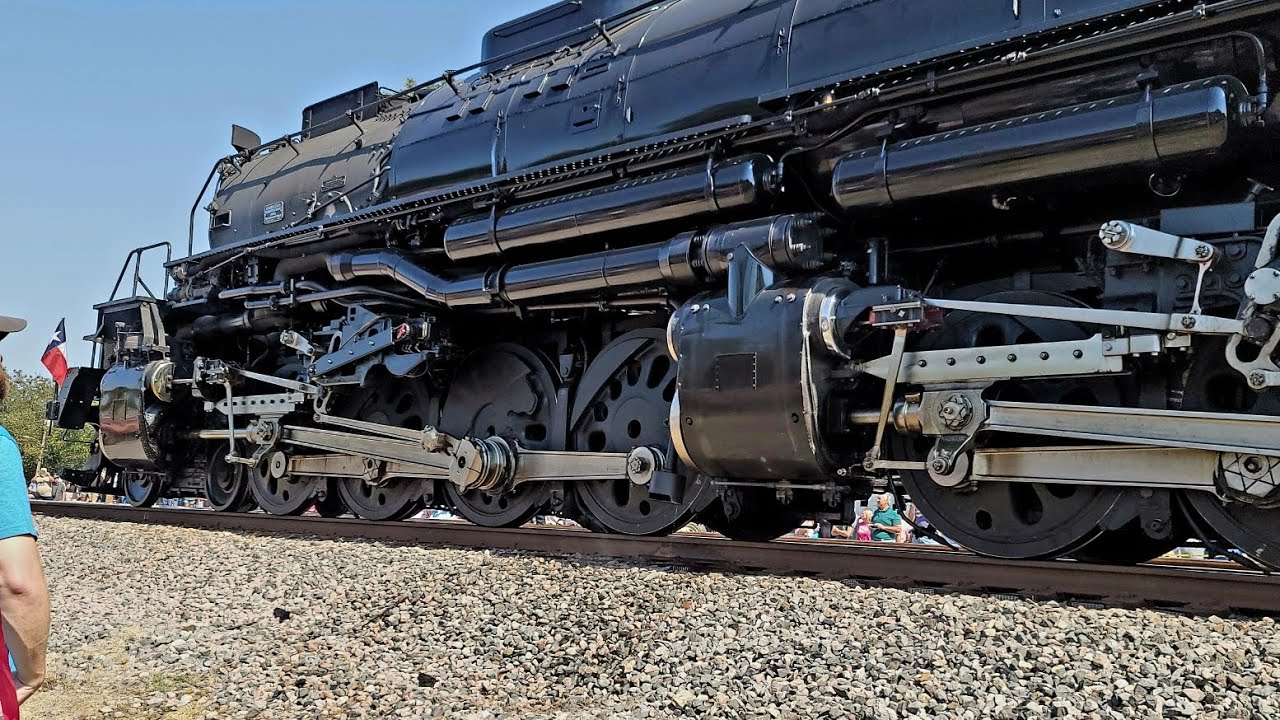 Big Boy  #4014  Locomotive arrives in West, Texas