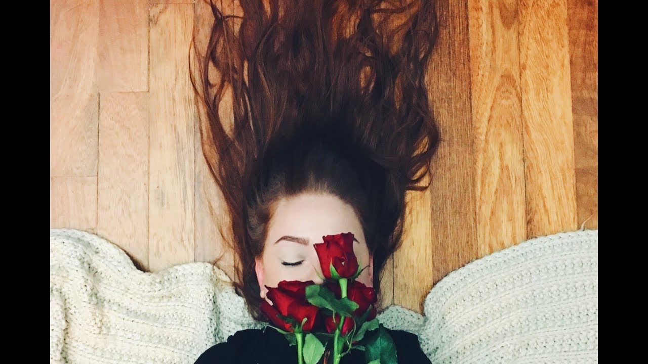 BurlesqueMas: CRINGE-MAS ● Mara Samartzi