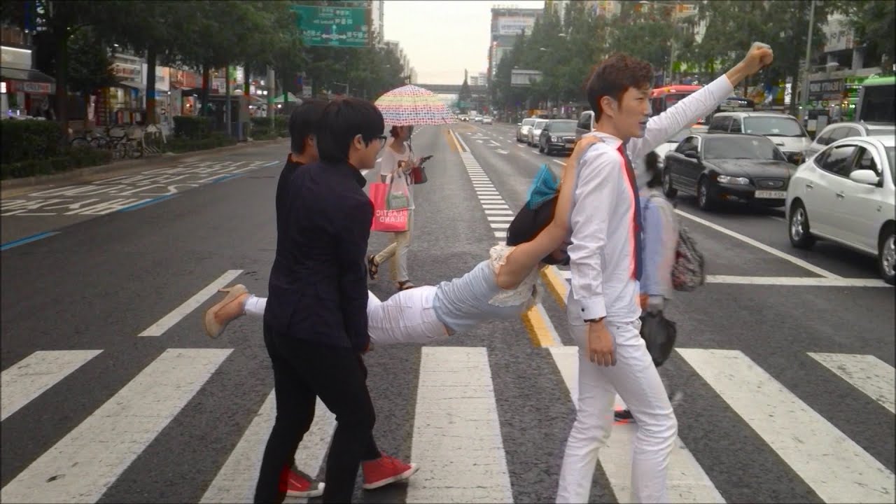 쇼리 & 고딩의 여왕벌 놀이 Showry's Queen Bee Prank